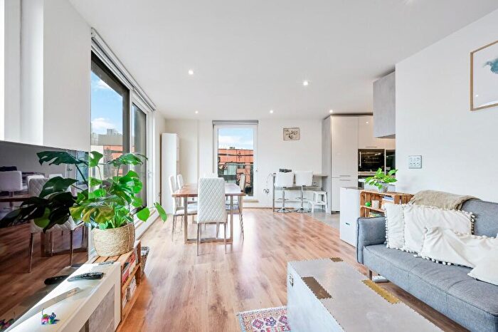 1 Bedroom Apartment For Sale In Brewhouse Yard, London, EC1V
