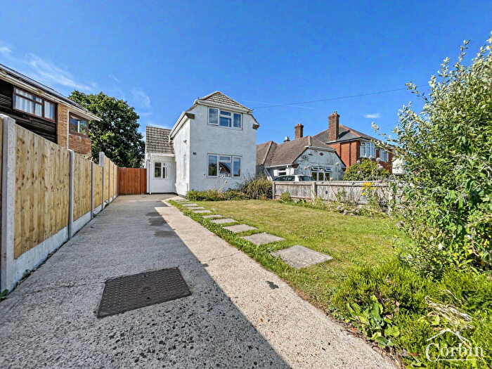 3 Bedroom Detached House For Sale In Kinson Park Road, Bournemouth, BH10