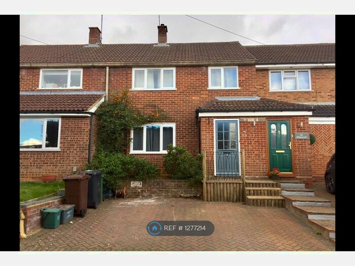 3 Bedroom Terraced House To Rent In Molescroft, Harpenden AL5