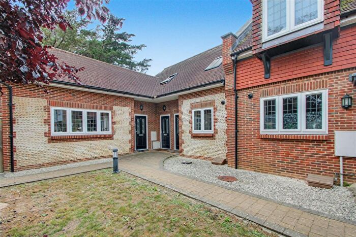 2 Bedroom Property To Rent In Tudor Gardens, Worthing, BN11