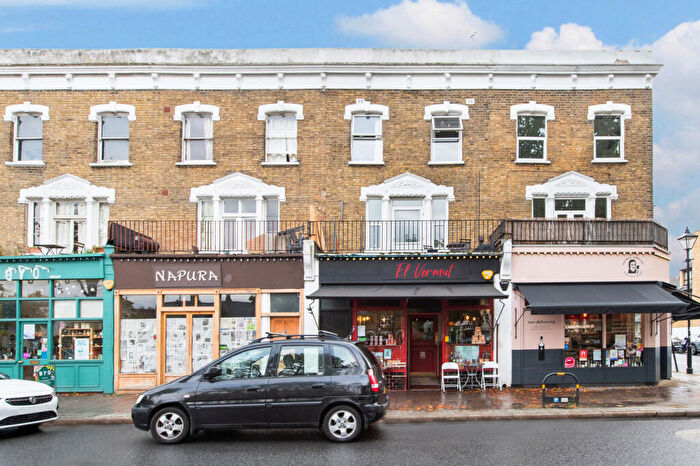2 Bedroom Flat For Sale In Nunhead Green, London, SE15