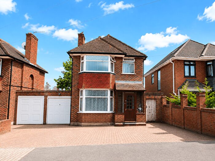 3 Bedroom Detached House To Rent In Beverley Drive, Edgware, Middlesex, HA8