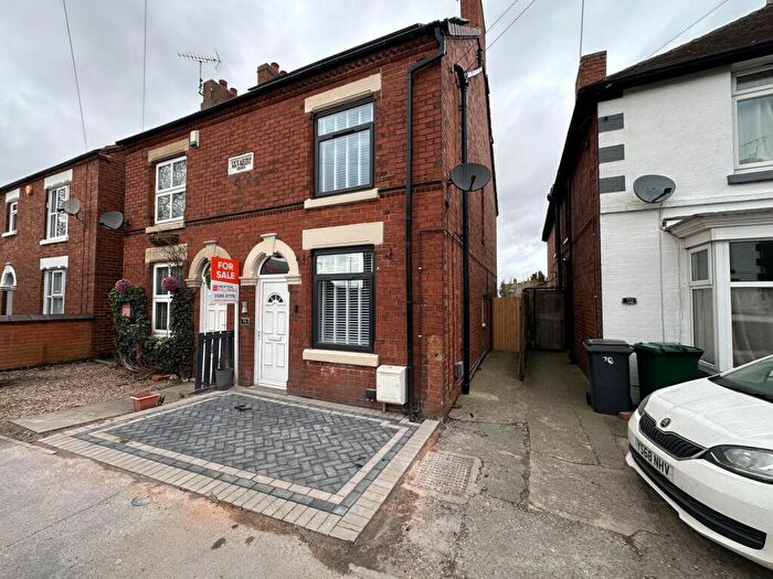 3 Bedroom Semi-Detached House For Sale In Oxford Street, Swadlincote, Swadlincote, DE11