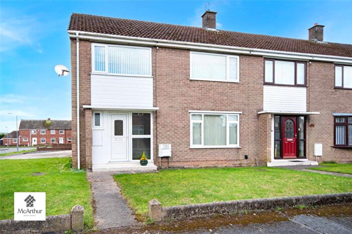 3 Bedroom Semi Detached House For Sale In Dorset Drive, Harworth & Bircotes, Doncaster, South Yorkshire, DN11