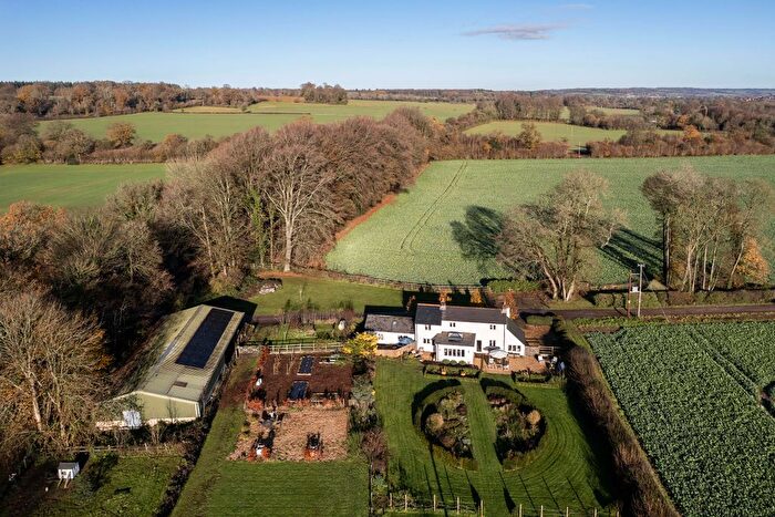 4 Bedroom Detached House For Sale In Farringdon, Alton, GU34