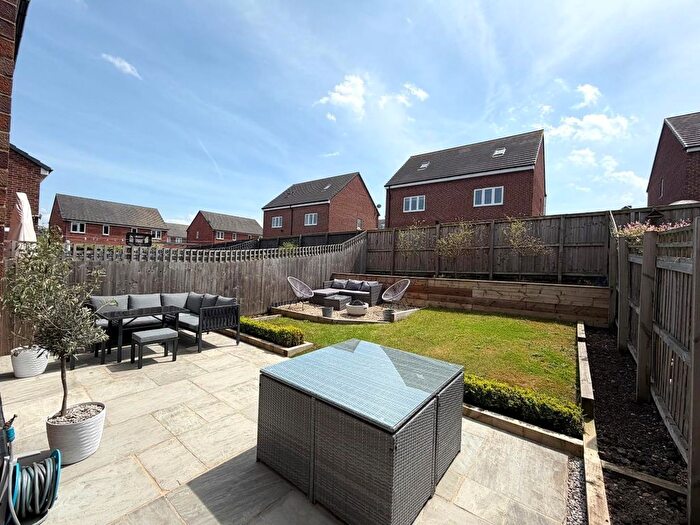 3 Bedroom Semi-Detached House For Sale In Epsom Close, Castleford, WF10