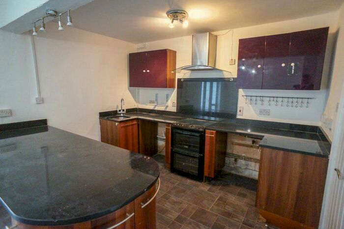 4 Bedroom Semi-Detached House To Rent In North Avenue, Canvey Island, SS8