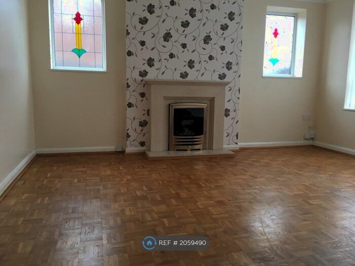 3 Bedroom Bungalow To Rent In Lingdale Road, Birkenhead, CH43