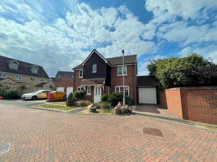 4 Bedroom Detached House To Rent In Swindon, Wiltshire, SN5