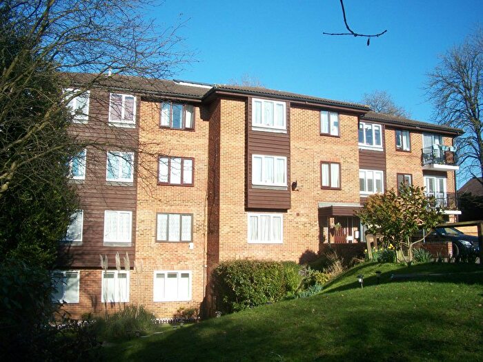 1 Bedroom Flat To Rent In Aveling Close, Purley, CR8