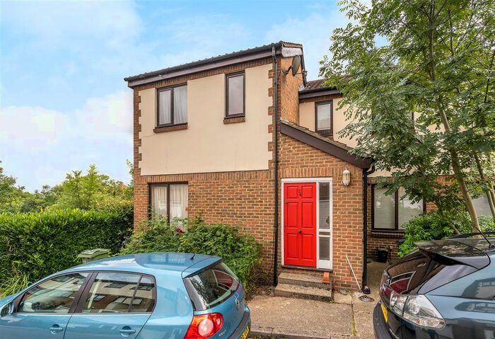 1 Bedroom Maisonette To Rent In Lansdowne Wood Close, West Norwood, SE27