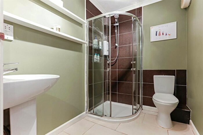 2 Bedroom Flat For Sale In Riverside Park, Linnpark Avenue, Netherlee, East Renfrewshire, G44
