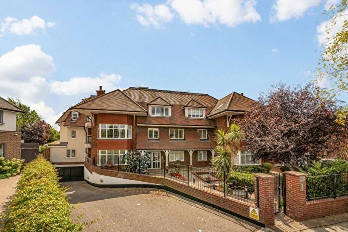 3 Bedroom Flat For Sale In Raleigh Close, London, NW4