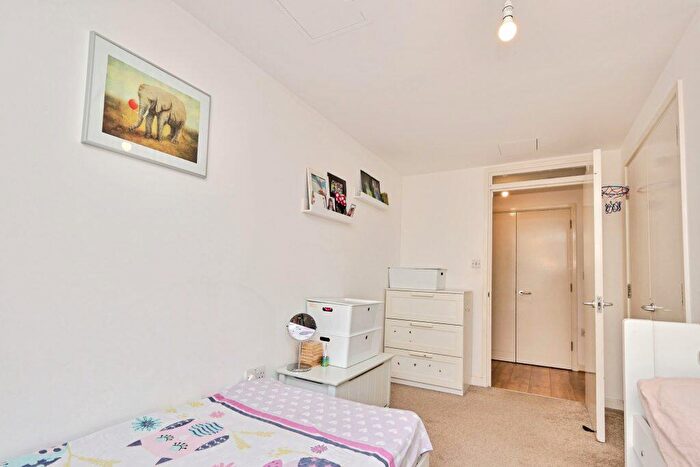 2 Bedroom Flat For Sale In Flat Stainsby Road, London, E14