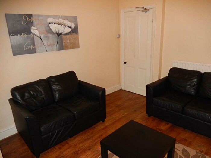 3 Bedroom Terraced House To Rent In Rudgard Lane, - Bed, LN1