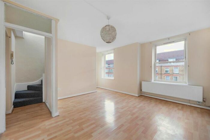 2 Bedroom Flat To Rent In Fulham Road, London, SW6