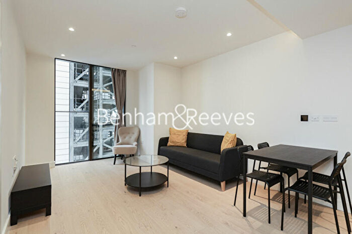 2 Bedroom Apartment To Rent In Marsh Wall, Canary Wharf, E14