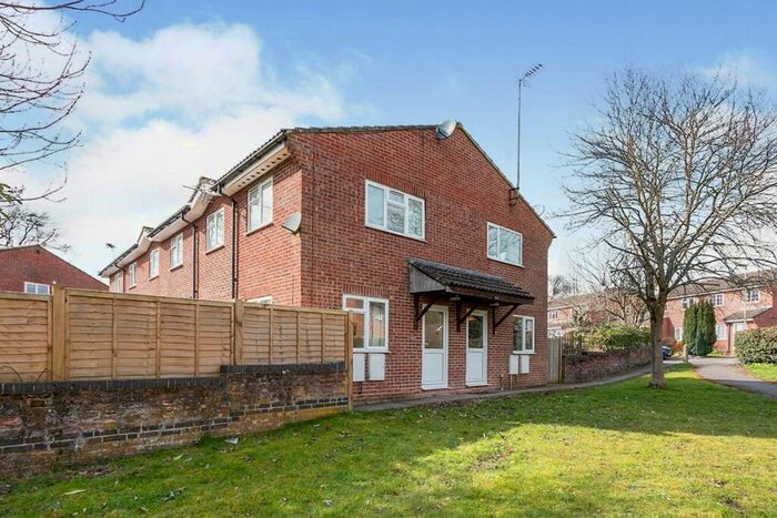 2 Bedroom Semi-Detached House To Rent In Rosebay Gardens, Hook, Hampshire, RG27