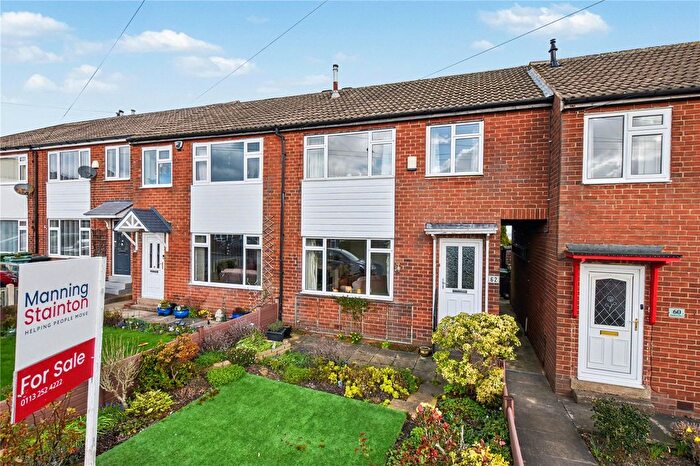 3 Bedroom Town House For Sale In Highfield Drive, Gildersome, Morley, Leeds, LS27