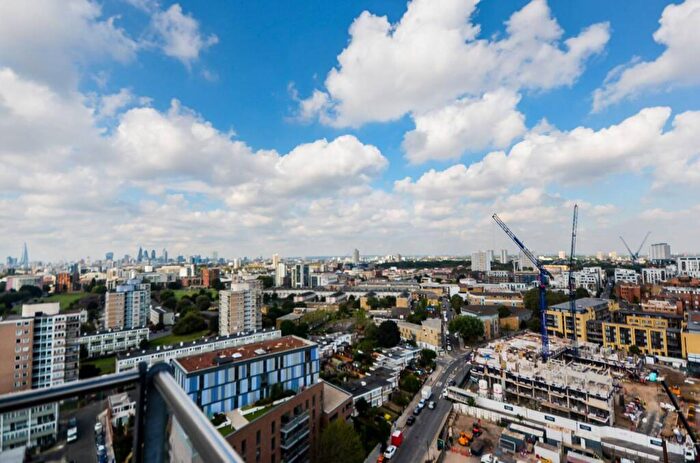 2 Bedroom Flat For Sale In Parkview Apartments, Poplar, London, E14