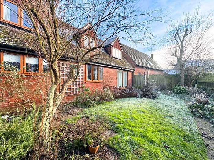 4 Bedroom Detached House For Sale In Moorlands Road, Wing, LU7