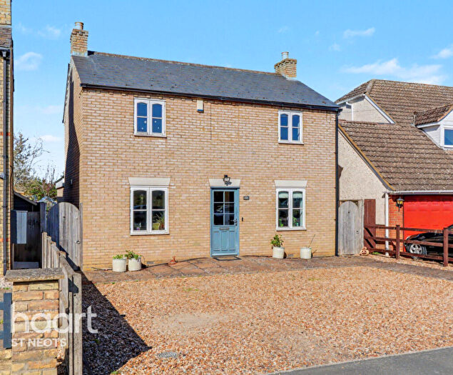 4 Bedroom Detached House For Sale In Lees Lane, Southoe, PE19