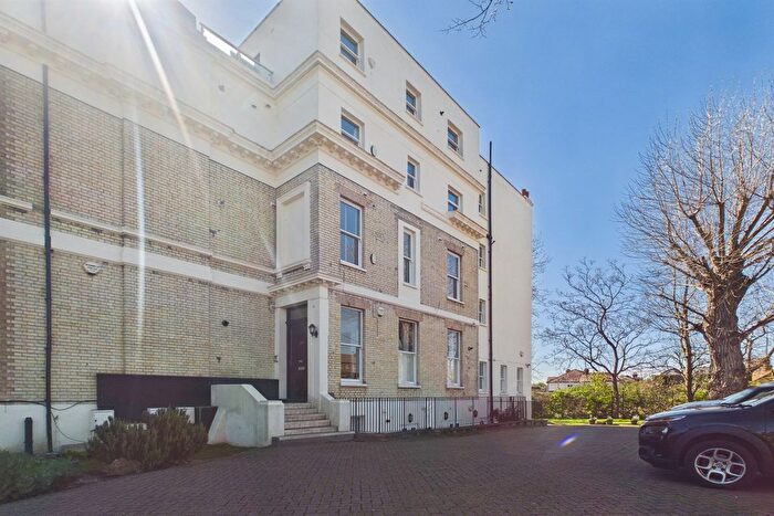 2 Bedroom Flat For Sale In Streatham High Road, Streatham, SW16