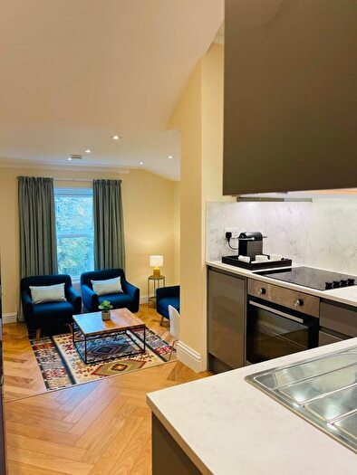 2 Bedroom Flat To Rent In Woodside Park Road, Woodside Park, London, N12