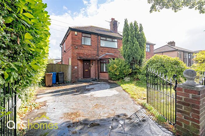 3 Bedroom Semi-Detached House For Sale In Warrington Road, Leigh, WN7