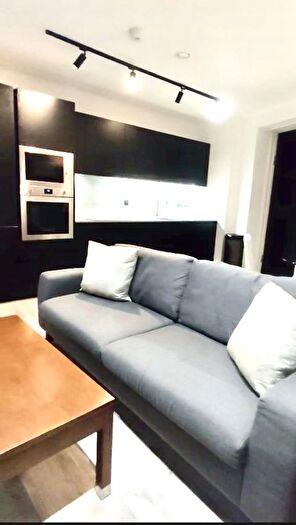 2 Bedroom Flat To Rent In Portal Way, Acton, W3