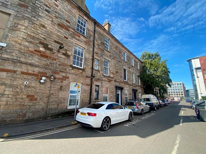 4 Bedroom Flat To Rent In Lower Gilmore Place, Viewforth, Edinburgh, EH3