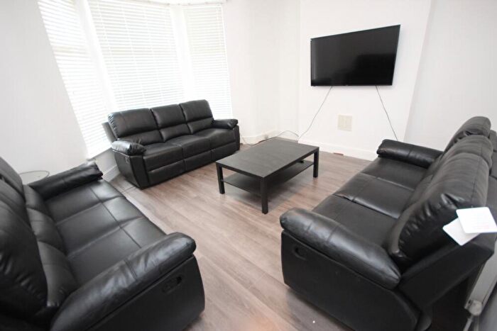 5 Bedroom Terraced House To Rent In Garmoyle Road, L15
