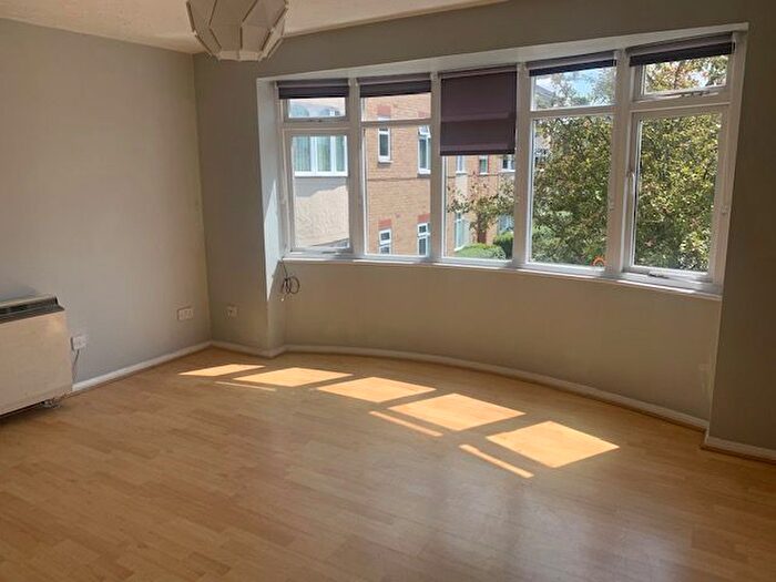 1 Bedroom Flat To Rent In Springfield Drive, Ilford, IG2