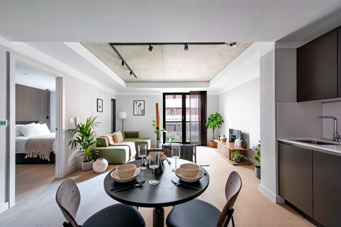2 Bedroom Apartment To Rent In Kampus, Chorlton Street, Manchester, Greater Manchester, M1