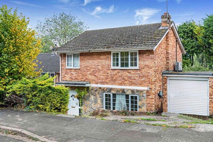 3 Bedroom Link Detached House For Sale In Stewarts Way, Marlow, SL7