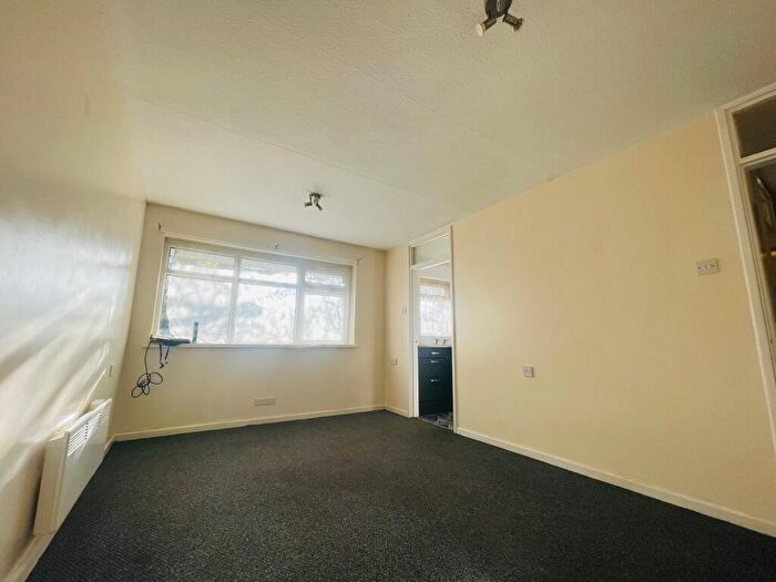 2 Bedroom Flat To Rent In Lily Street, West Bromwich, B71