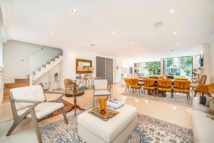 5 Bedroom Semi Detached House To Rent In Hodford Road, West Hampstead, NW11