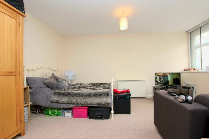 Flat To Rent In Avon Buildings, Lower Bristol Road, Bath, BA2