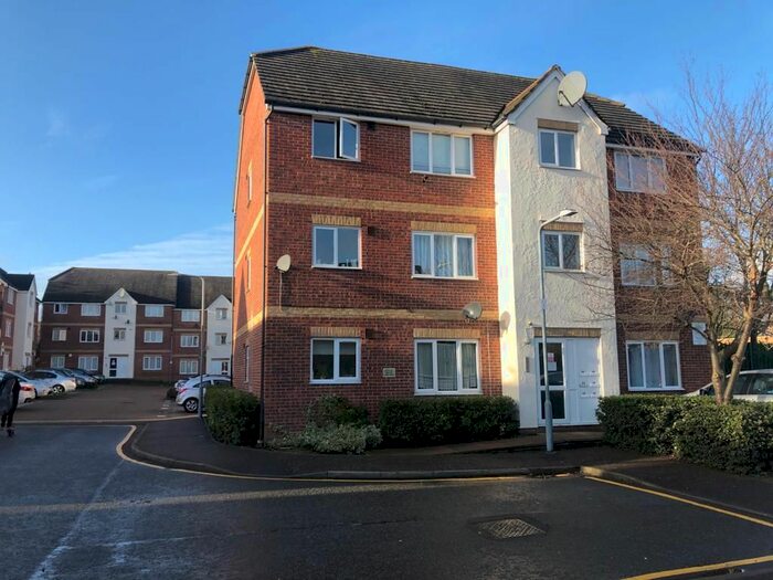 1 Bedroom Flat To Rent In Fenman Gardens, Goodmayes, Ilford IG3