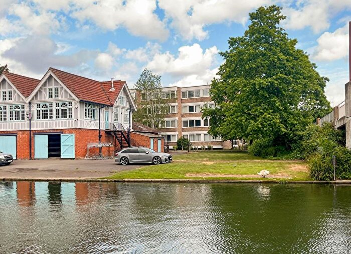2 Bedroom Flat For Sale In Pentlands Court, Cambridge, CB4