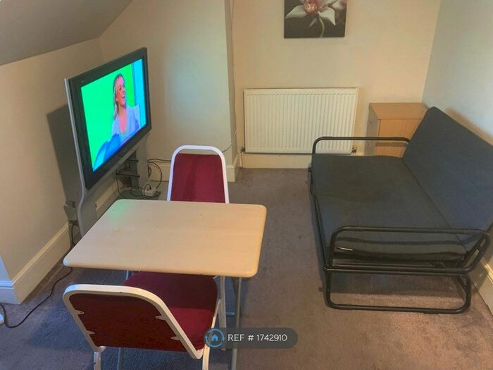 1 Bedroom Flat To Rent In Elm Grove, Cricklewood, NW2