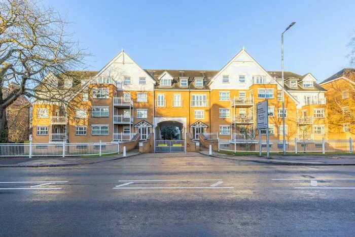 2 Bedroom Flat To Rent In High Road, Buckhurst Hill, IG9