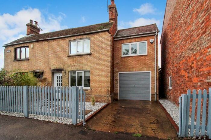 3 Bedroom Cottage To Rent In Station Road, Tempsford, SG19