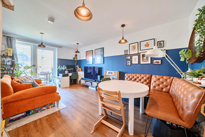 2 Bedroom Apartment For Sale In Apple Yard, London, SE20