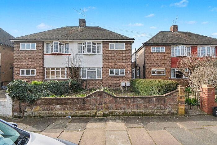 2 Bedroom Maisonette For Sale In Bramley Close, Whitton, Twickenham, TW2