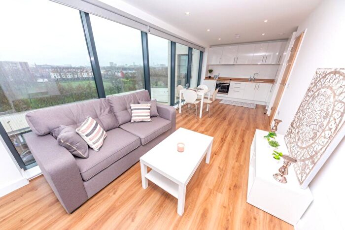 2 Bedroom Flat To Rent In The Gateway, Trafford Road, Salford, M5