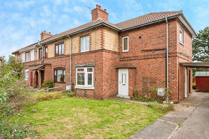 3 Bedroom Semi Detached House For Sale In Galway Drive, Bircotes, Doncaster, DN11