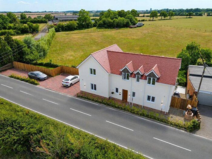 4 Bedroom Detached House For Sale In Mill Road, Thurleigh, Bedford, MK44