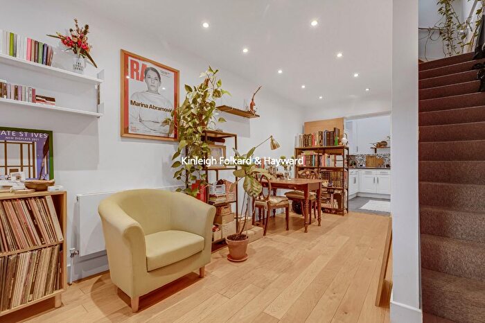 2 Bedroom Property To Rent In Barn Street, Stoke Newington, N16