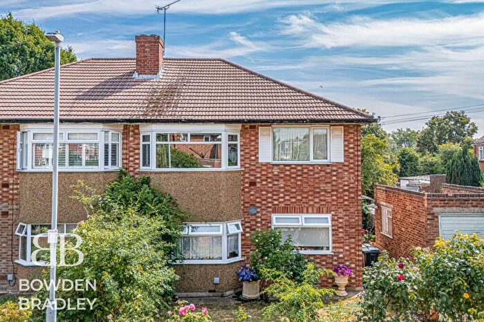 2 Bedroom Maisonette For Sale In Vincent Close, Hainault, IG6